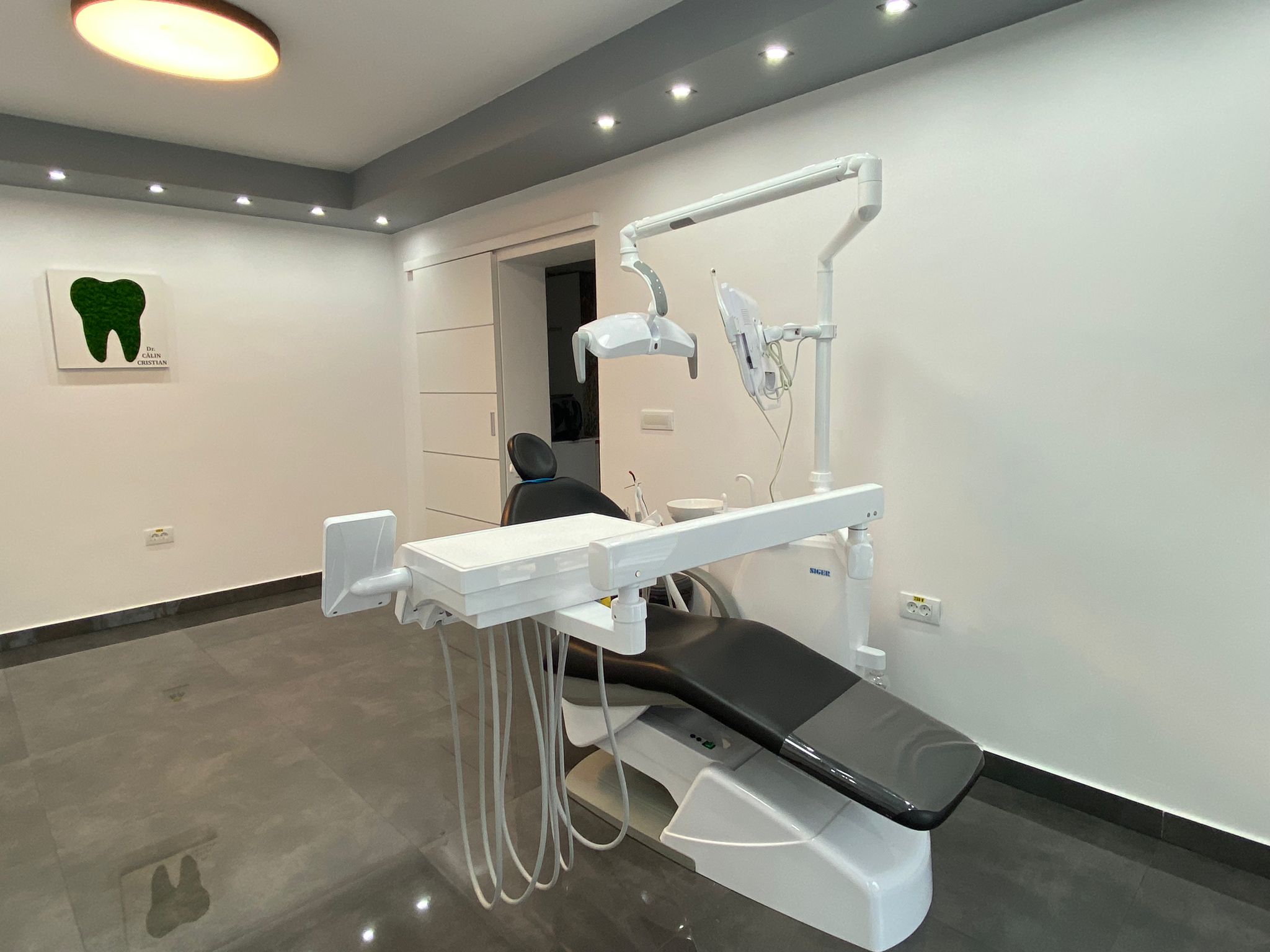 Sala de tratament cu unitatea dentară